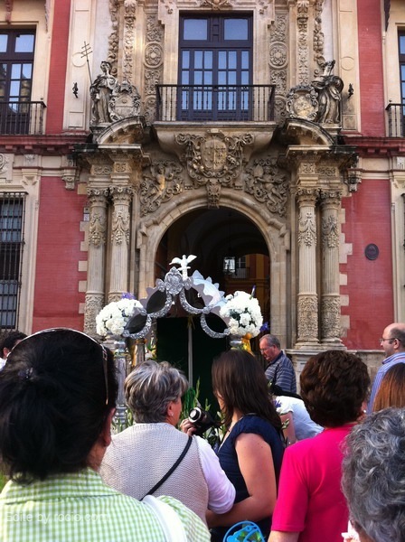 Ante el Ayuntamiento de Sevilla