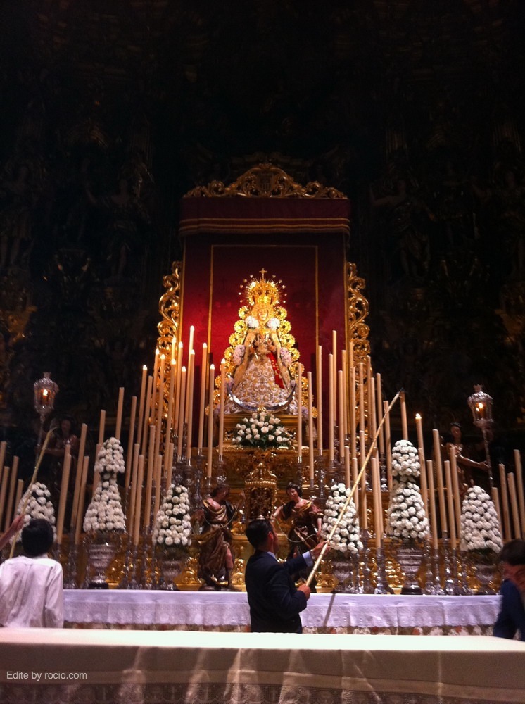 El altar del Salvador con Ntra. Sra.