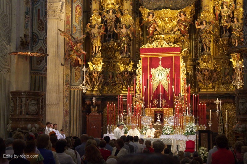 El obispo auxiliar de Sevilla, Santiago Gómez Sierra, ha oficiado la Misa de Romeros 