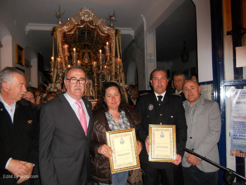 Foto de familia del Hermano Mayor, Presidente de la Hermandad, Segundo Jefe de la Policía y Emilio Bogarín, Concejal de Seguridad.
