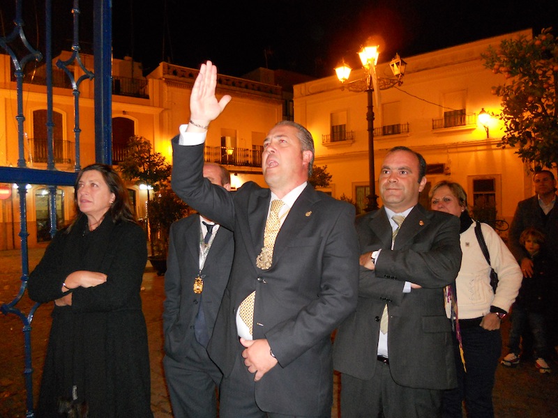 Pedro Jesús Álvarez, Presidente de la Hermandad del Rocío, dando Vivas al Simpecado en la Casa Hermandad.