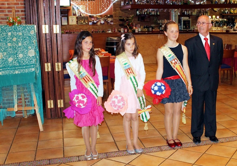 El Presidente Santiagom Donoso, Don la Reina Inafantil Thais y sus Damas Raquel y Elisabeth