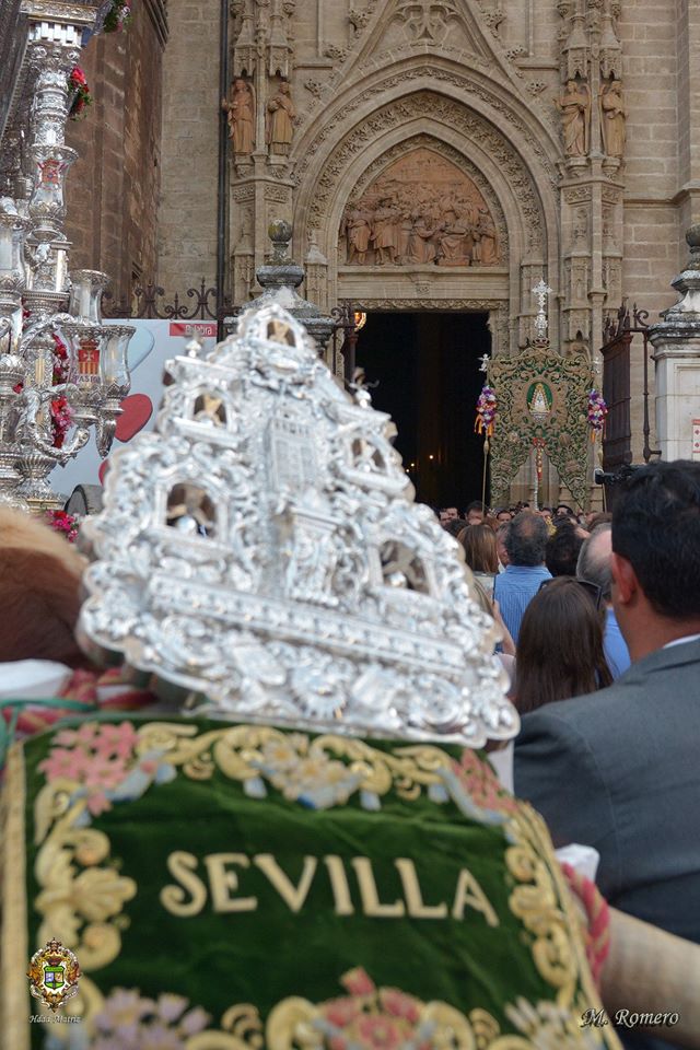 Regreso simpecado Sevilla desde catedral 2015-2