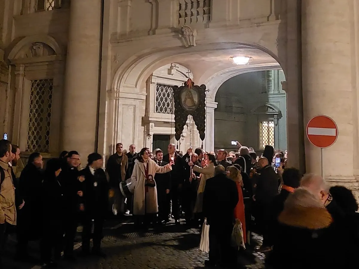 peregrinacion rocio a roma-Rosario en los jardines vaticanos-2024-3