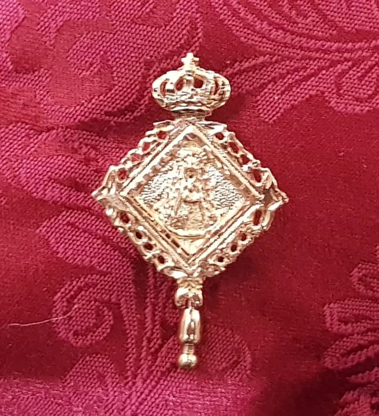 Moguer broche de oro virgen rocio