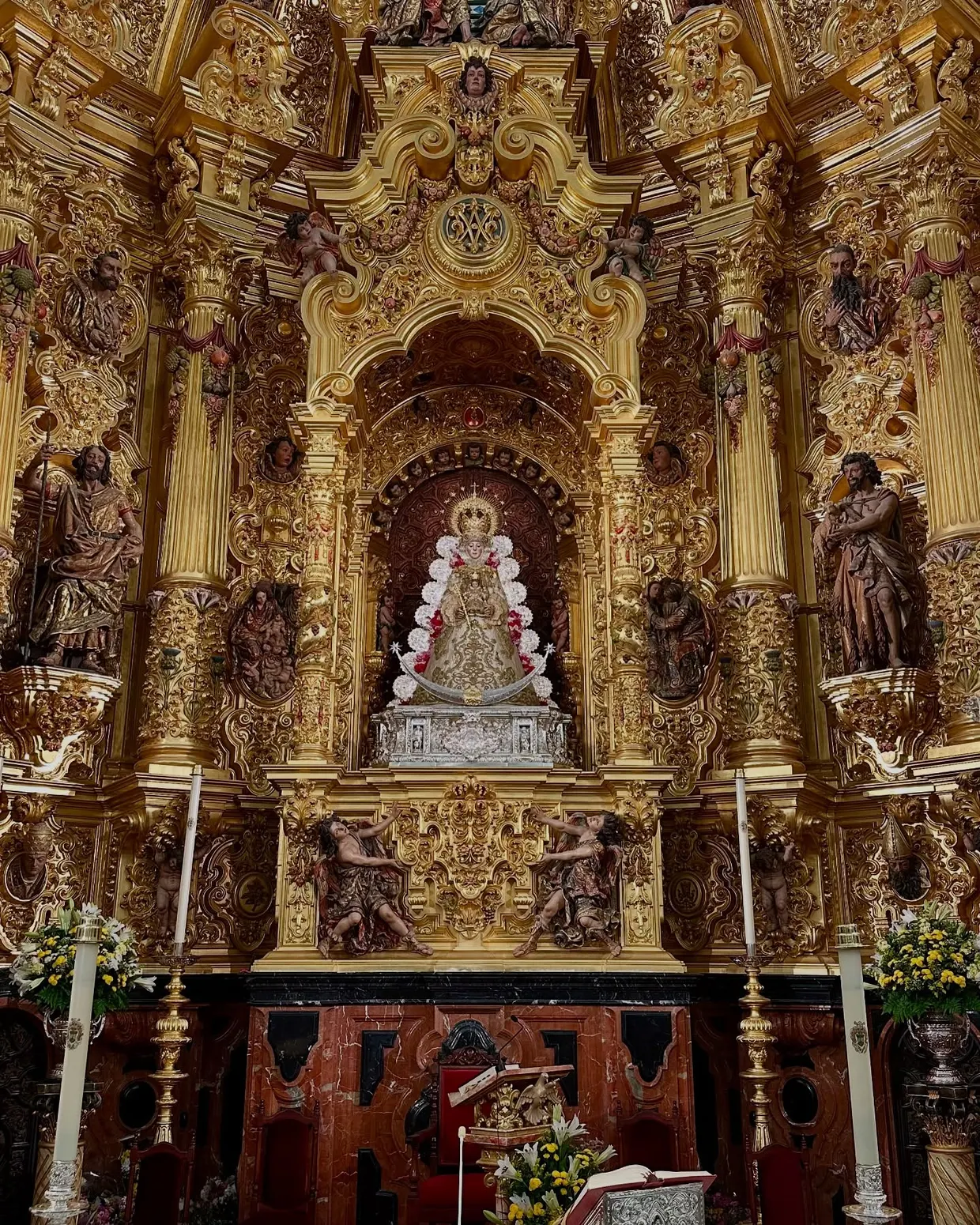 virgen rocio en su camarin febrero 2025-2