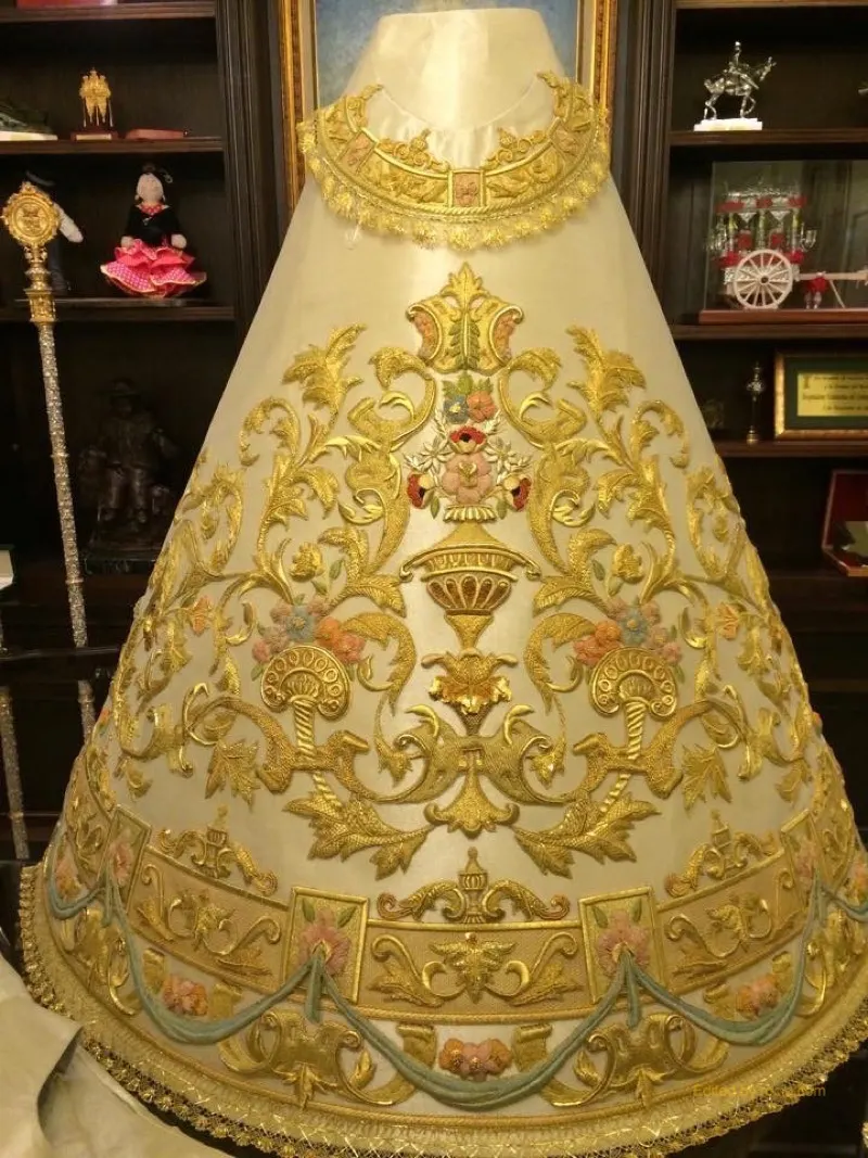 5686-traje-nuevo-rocio-2014-2.jpg