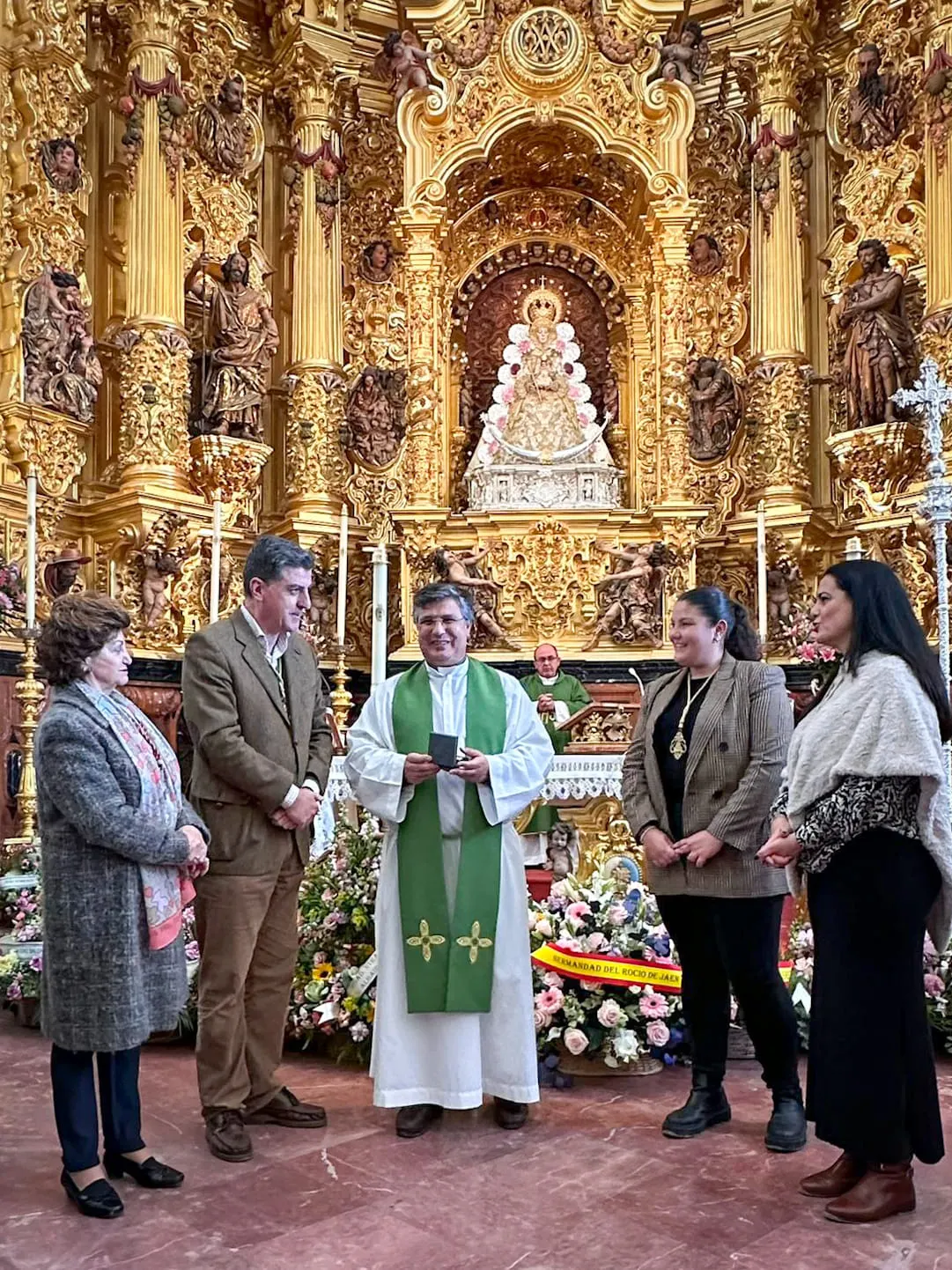 Rocio Jaen regala broche olivo-1