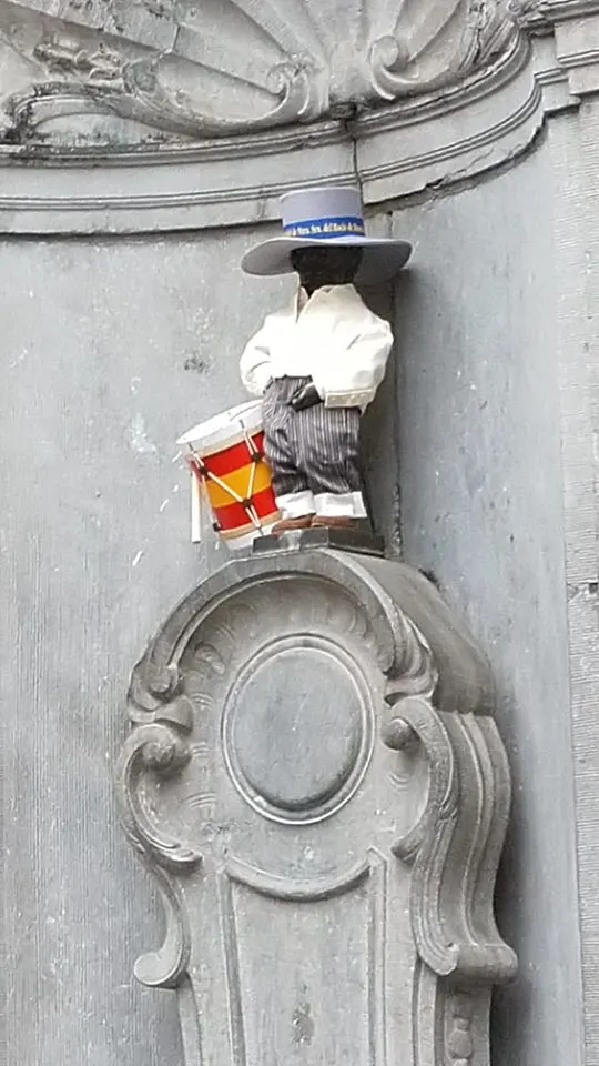 Meneken pis rociero-1
