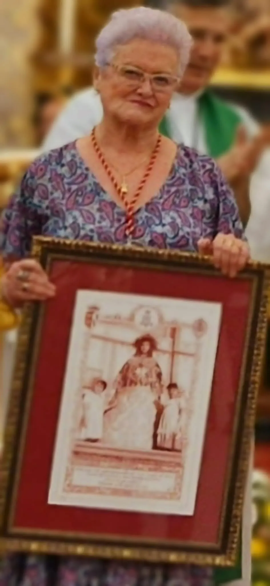 Ana en su reconocimiento por la hermandad