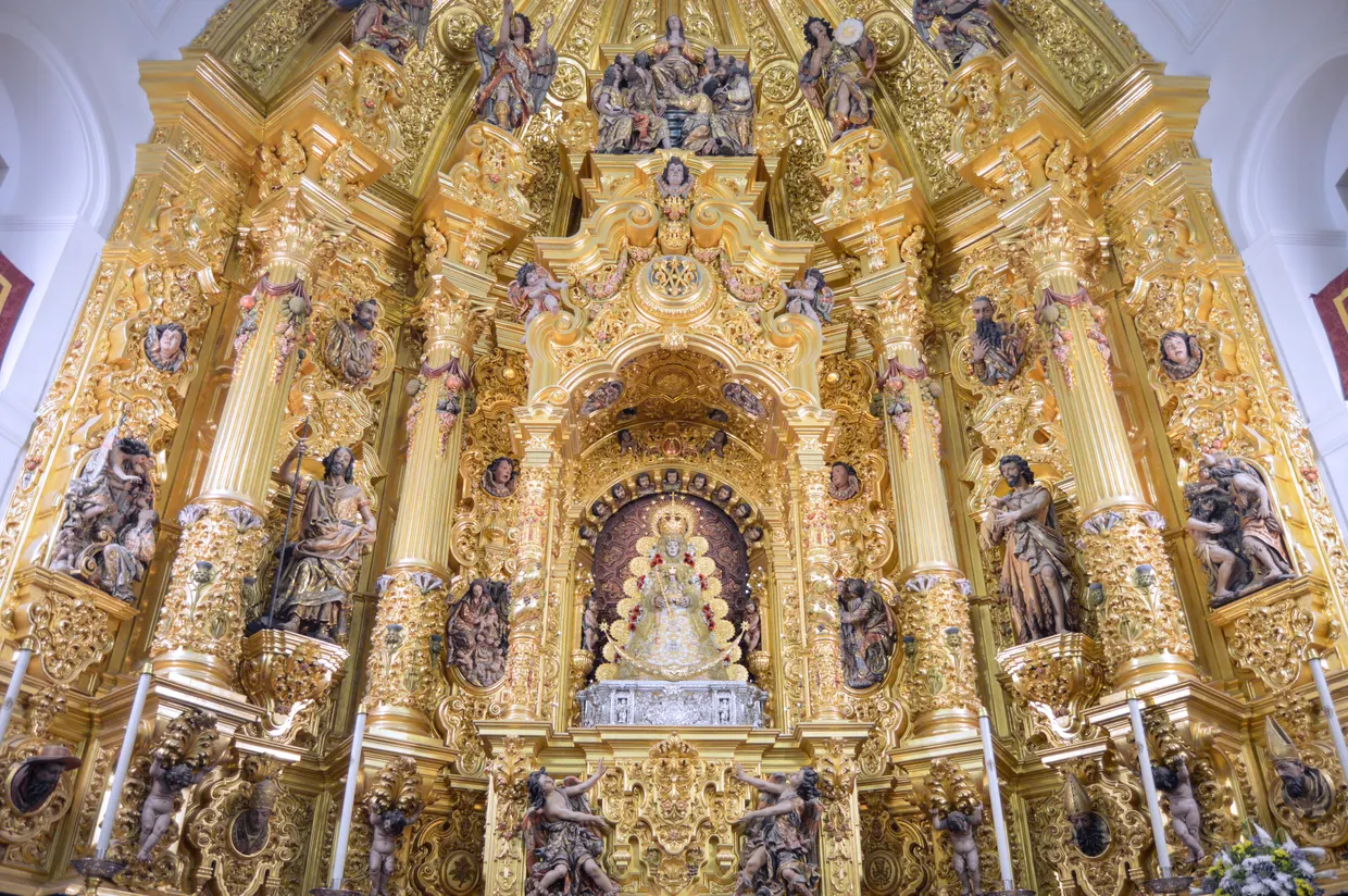 La Virgen del Rocío regresa a su camarín