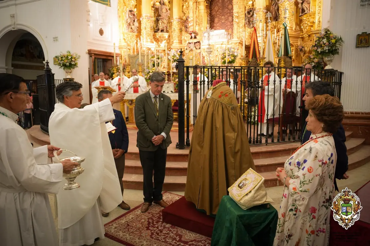 Bendecido el pañito y el guardapolvo que llevará la Virgen en su Venida-4