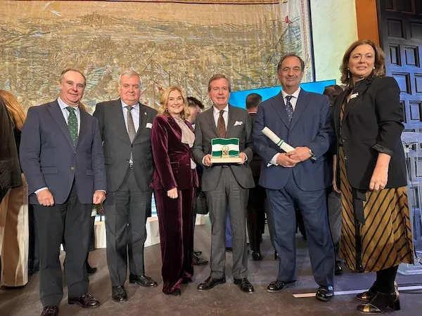 Junta de Andalucía ha otorgado la Bandera de Andalucía a las Colonias de la Hermandad del Rocío de Triana-1