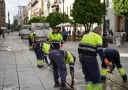 Imagen de archivo de operarios del Ayuntamiento de Sevilla. (EP)