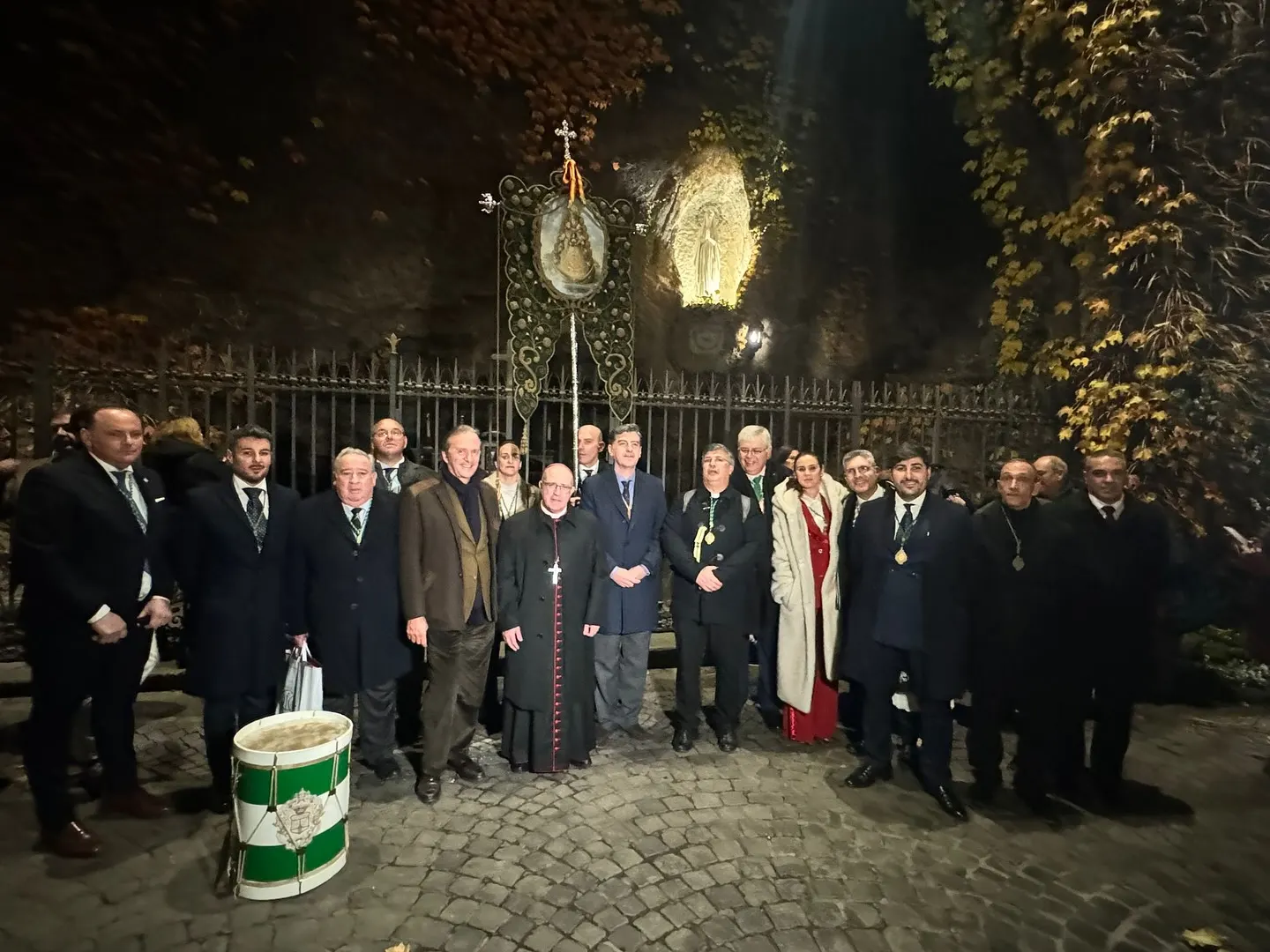 peregrinacion rocio a roma-Rosario en los jardines vaticanos-2024-1