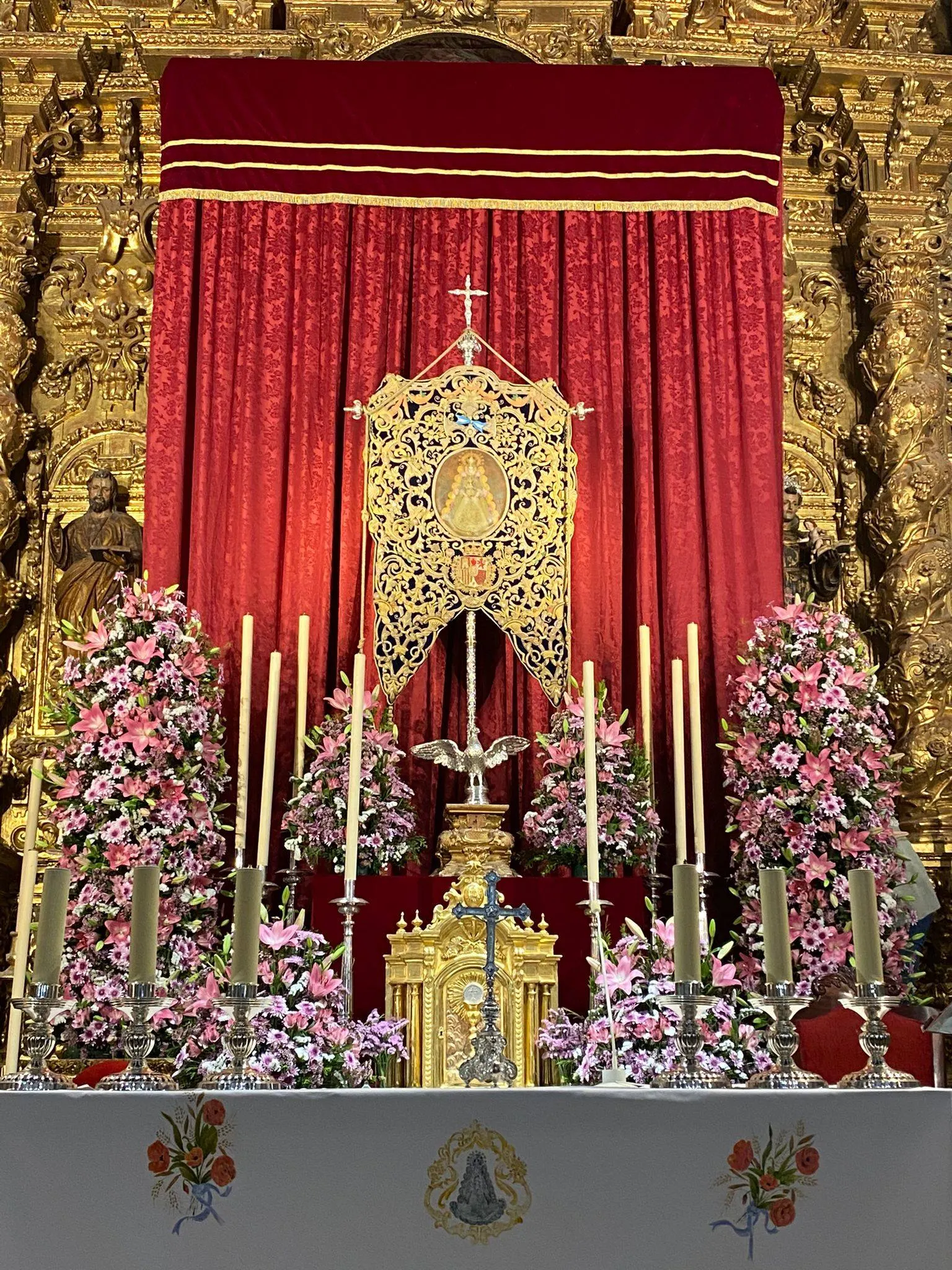 Rocio altar cultos Sanlucar la Mayor 2021