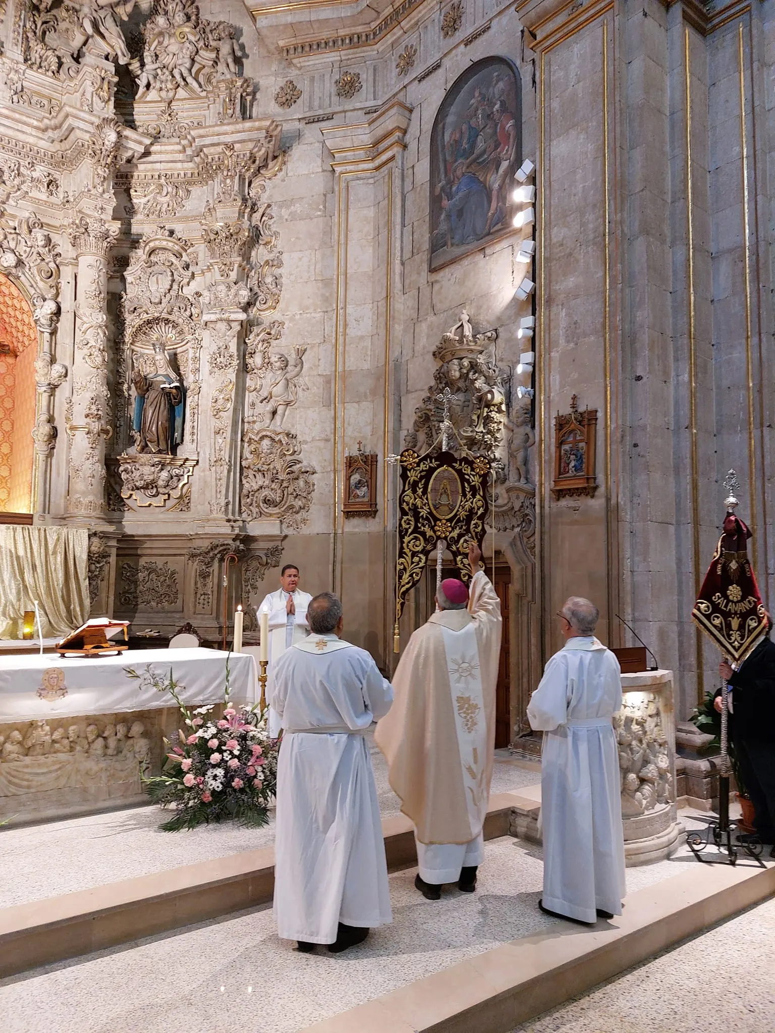 Hermandad de Salamanca - Bendición de su nuevo Simpecado-1
