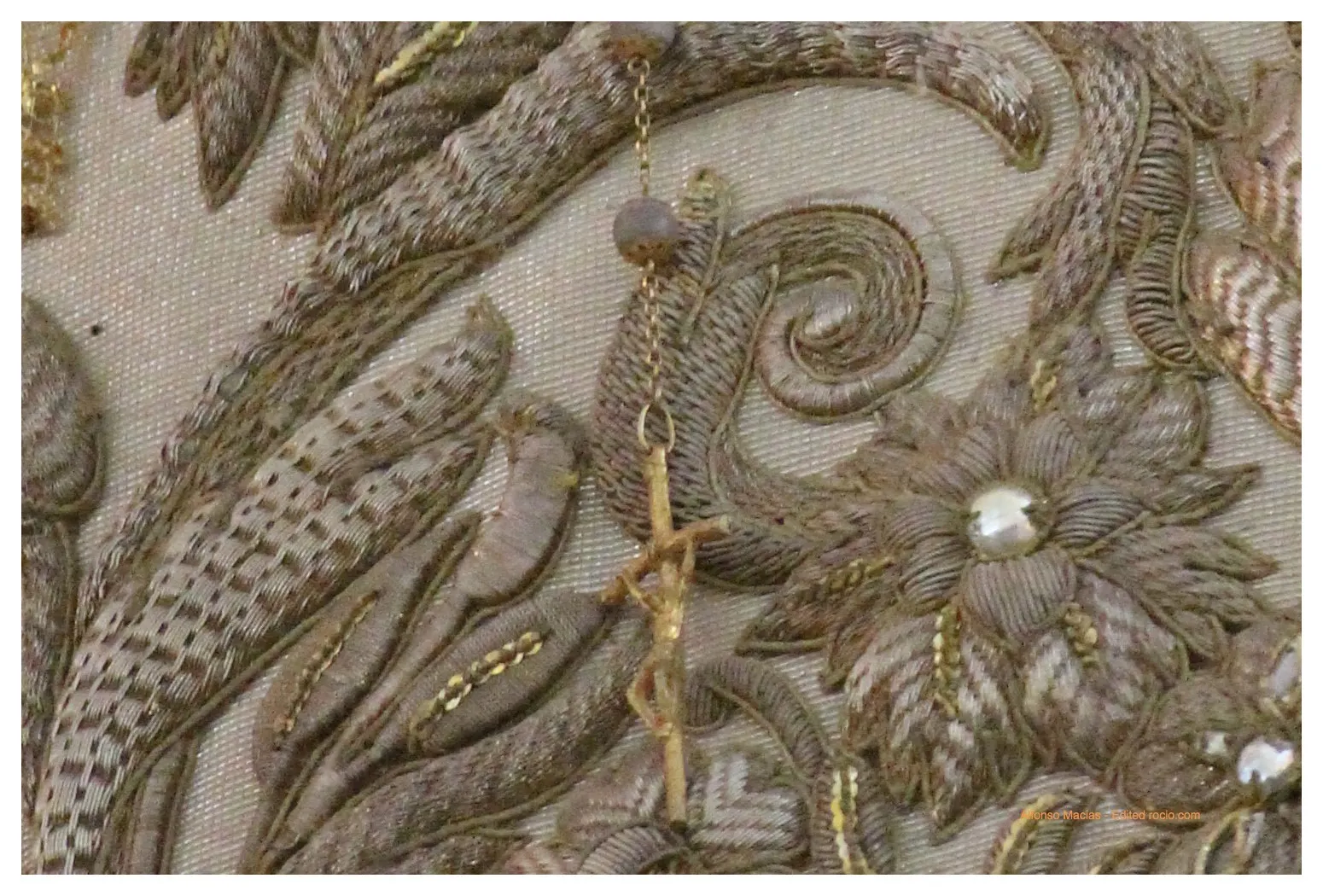 Virgen-Rocio-Detalles-Cristo-1-1.jpg