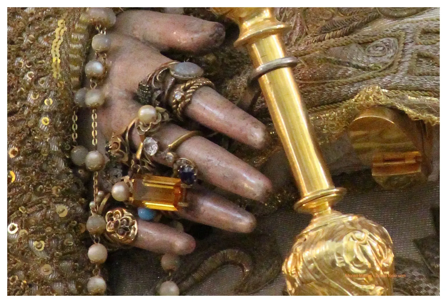 Virgen-Rocio-Detalles-Mano-1-1.jpg
