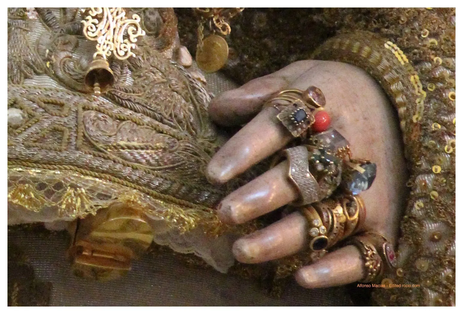 Virgen-Rocio-Detalles-Mano-2-1.jpg