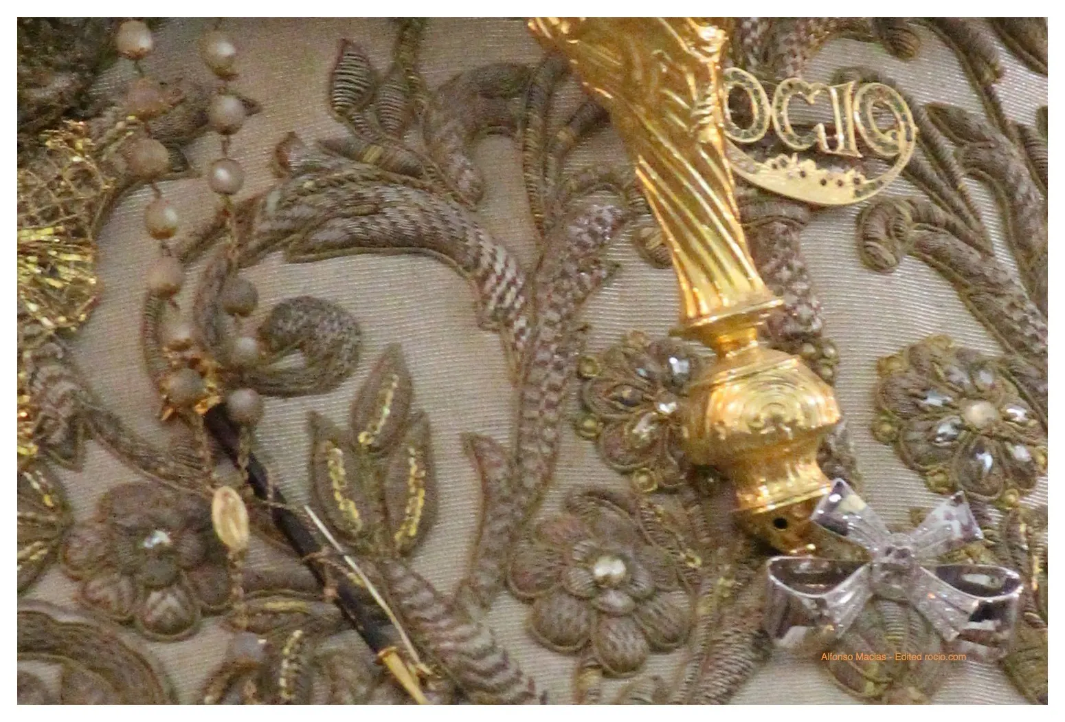 Virgen-Rocio-Detalles-centro-1-1.jpg