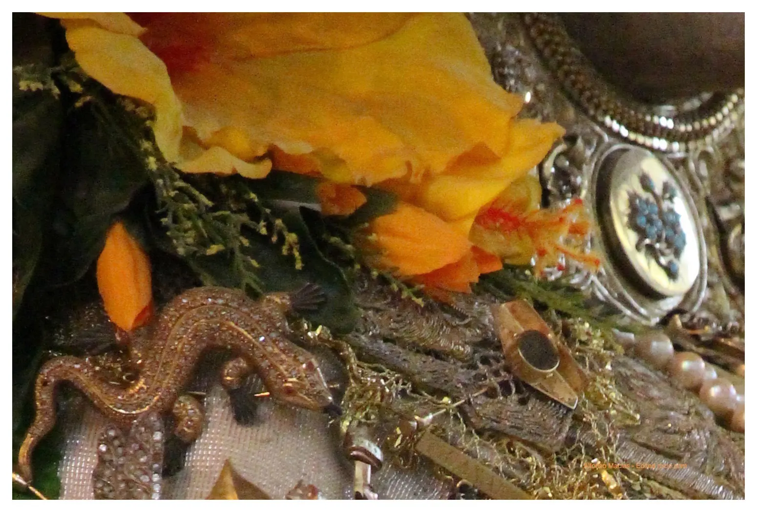 Virgen-Rocio-Detalles-izquierda-1-1.jpg