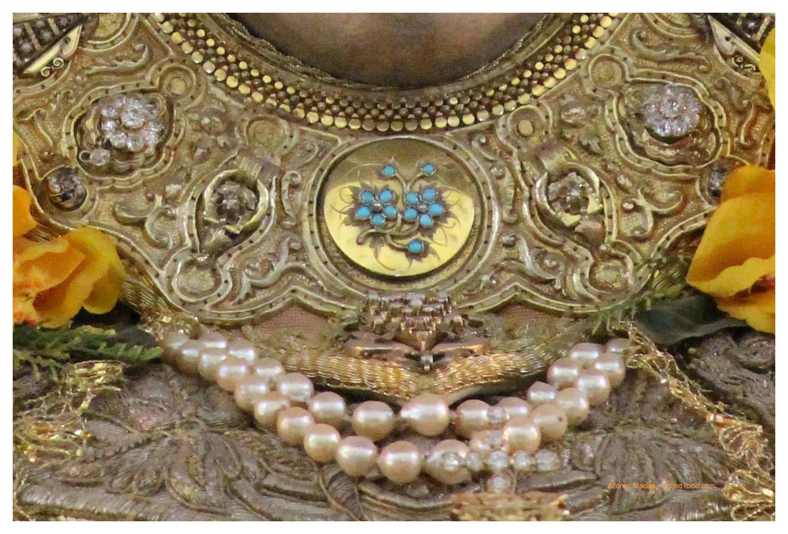 Virgen-Rocio-Detalles-rostrillo-4-1.jpg