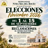 Cartel informativo sobre las elecciones de la Hermandad del Rocío de Palma con fechas del 1 al 15 de septiembre para reclamar el censo electoral de hermanos y una imagen de la ermita al fondo bajo un cielo azul con nubes