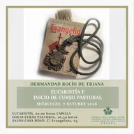 Libro del Evangelio con medalla y cordón de la Hermandad del Rocío de Triana sobre fondo claro anunciando eucaristía e inicio de curso pastoral 2026
