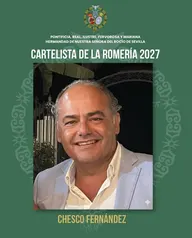 Hombre sonriente con chaqueta clara y camisa blanca posando en interior con fondo oscuro, en cartel oficial de la Hermandad del Rocío de Sevilla para 2027