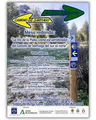 Cartel con flechas señalando el Camino de Santiago y el III Ciclo Formativo, junto a un poste con señales del Camino del Rocío en un entorno natural arbolado