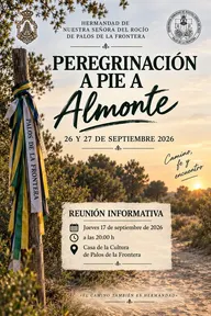 Sendero al atardecer con un poste decorado con cintas verdes, amarillas y blancas que llevan la inscripción Palos de la Frontera