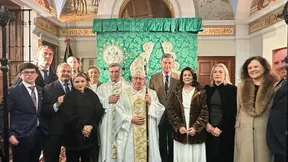 nuevos atributos de la Virgen del Rocío-3