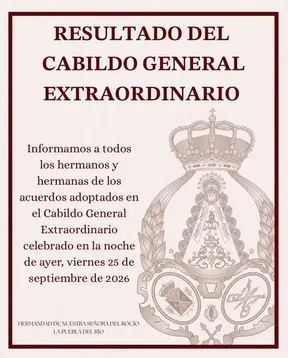 Cartel con texto en tonos marrones que anuncia el resultado del Cabildo General Extraordinario de la Hermandad de Nuestra Señora del Rocío de La Puebla del Río, con imagen del Simpecado en el centro