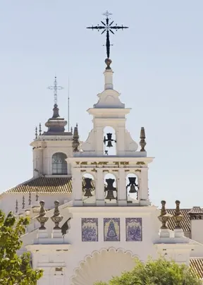 Una Blanca ermita asoma...en el horizonte...