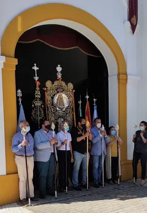 La campana y los tamborileros de Emigrantes anuncian la venida del Espíritu Santo-5