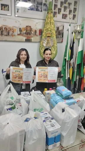 Emigrantes entrega las donaciones recogidas para Caravana por la Paz 2026-2