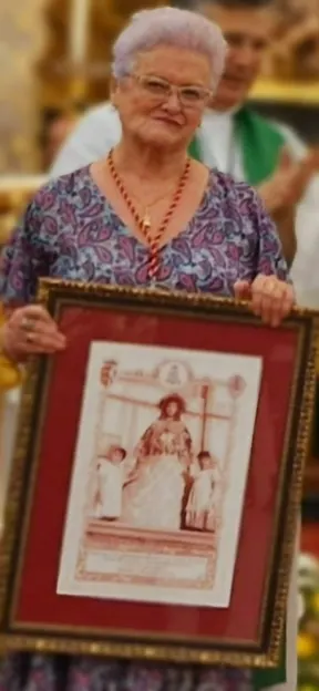Ana en su reconocimiento por la hermandad
