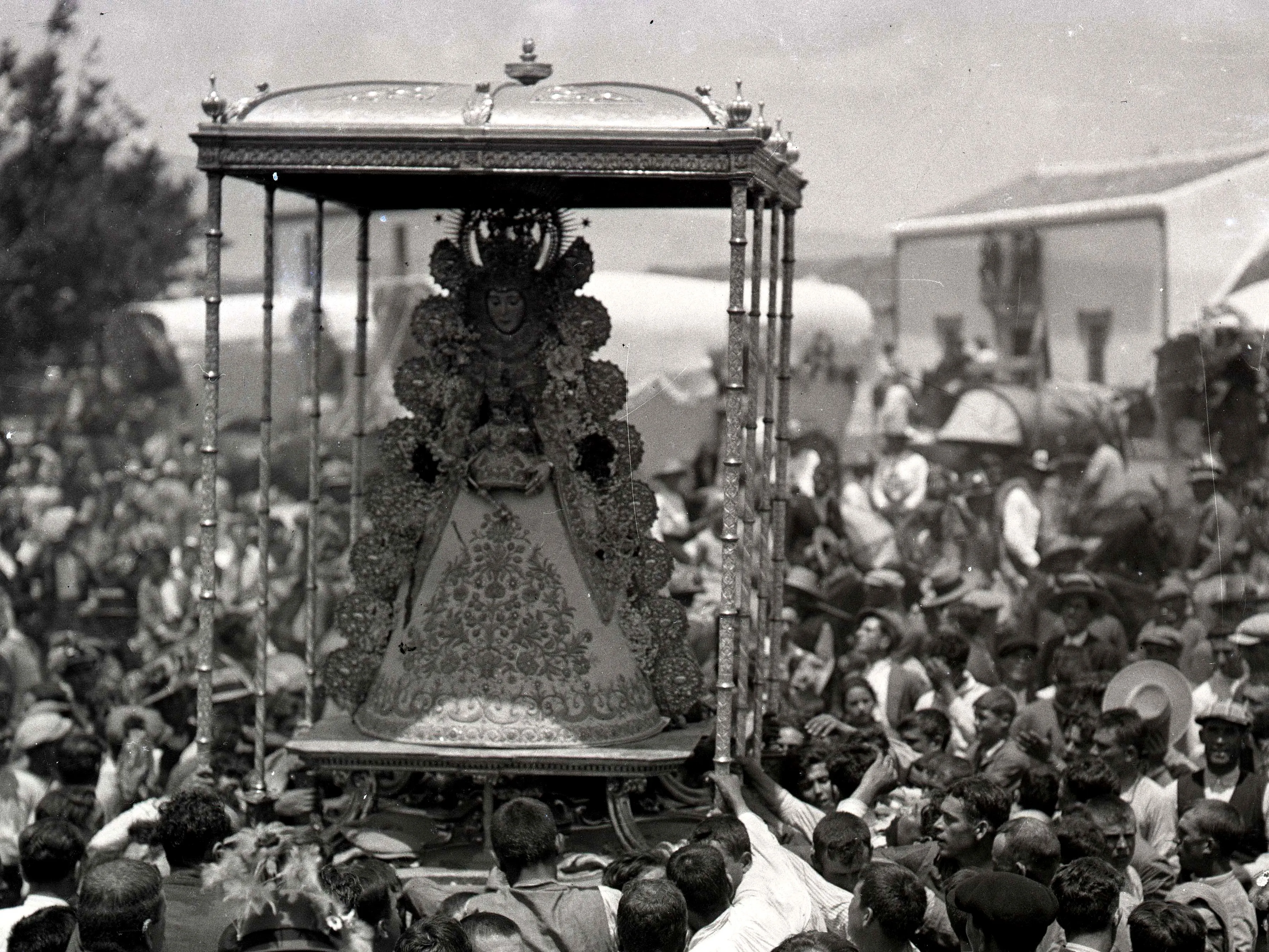 Virgen del Rocío en procesión pentecostés