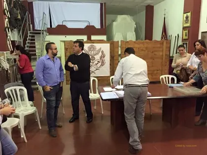 Las Cabezas-8. El Hno Mayor junto al Director Espiritual al finalizar las votaciones.