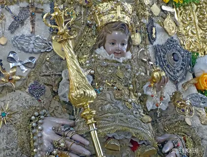 Virgen-del-Rocío-entronizada-en-su-paso-para-la-Romería-de-2023-5