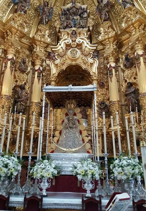 Virgen en su paso 2017-3
