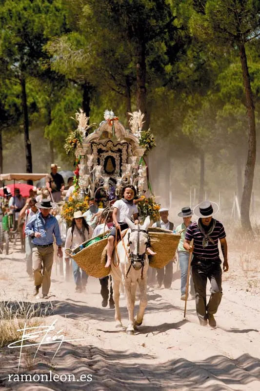 -hermandad-palos-rocio-virgen-ramon-leon-fotografia-andalucia