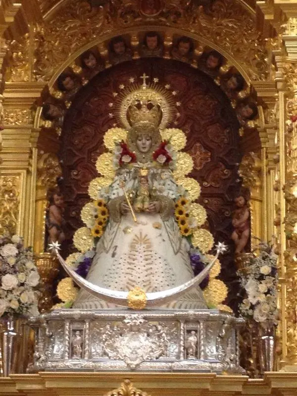 La Virgen del Rocio-traje margaritas