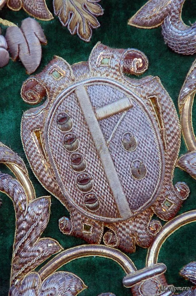 3-rocio.com-3-foto detalle vestido Virgen-2