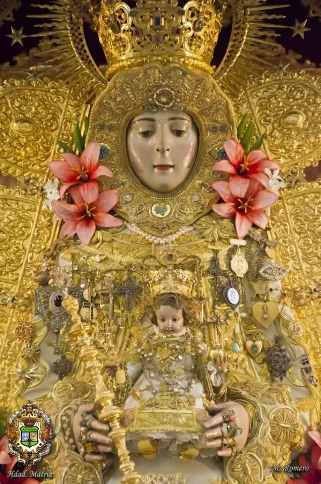Nuevo traje Virgen 2015-110738