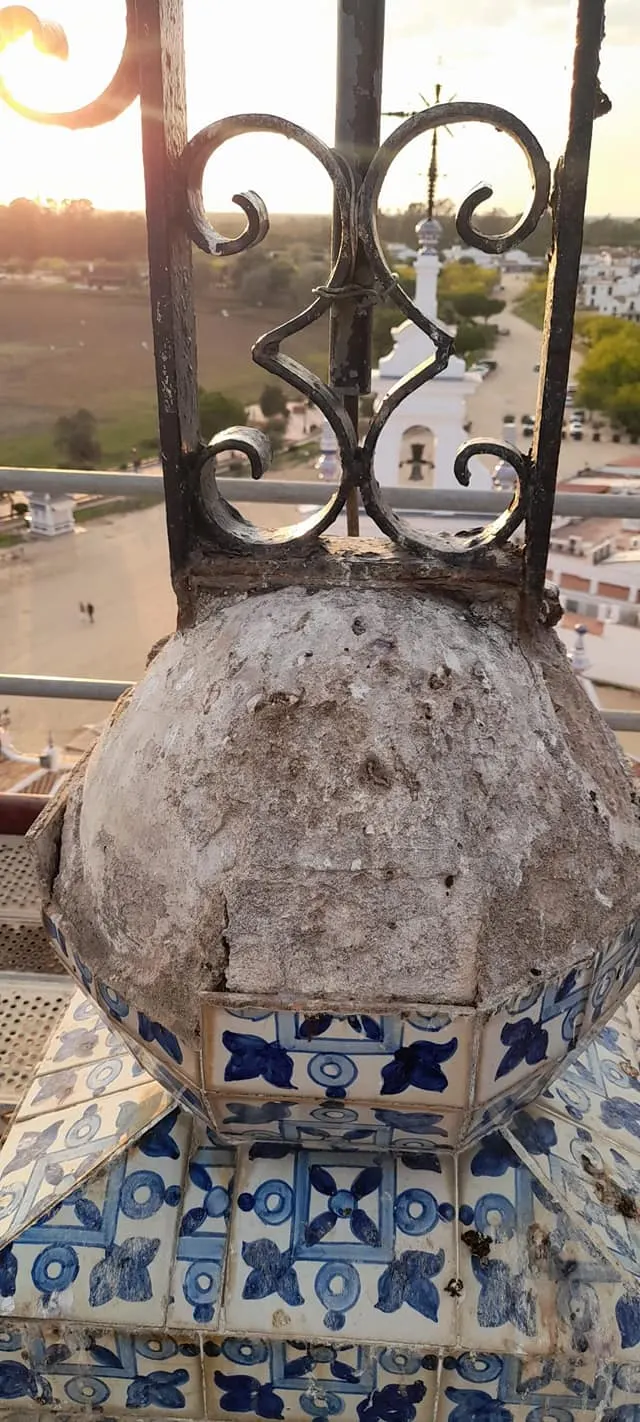 reposición de la cerámica santuario rocio-2