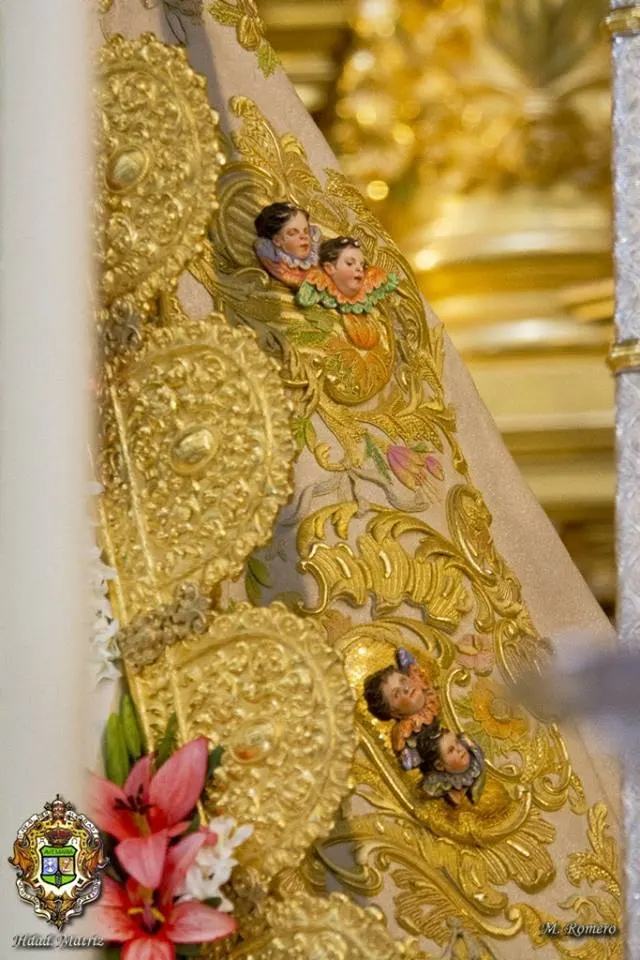 Nuevo traje Virgen 2015-110337
