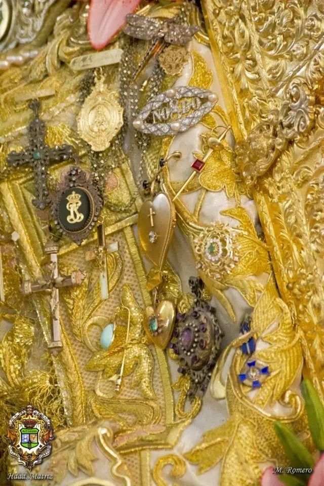Nuevo traje Virgen 2015-112142