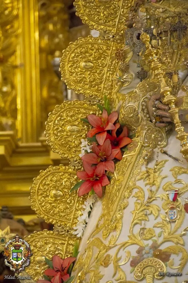 Nuevo traje Virgen 2015-112547